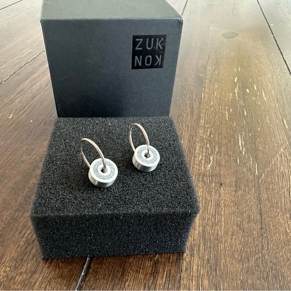 Kon Zuk minimalist loop circle earrings - Picture 7 of 12